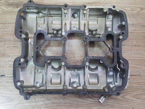 YAMAHA XS 500 POKRYWA ZAWORÓW DEKIEL KAPA OBUDOWA YAMAHA XS 500 POKRYWA ZAWORÓW DEKIEL KAPA OBUDOWA
