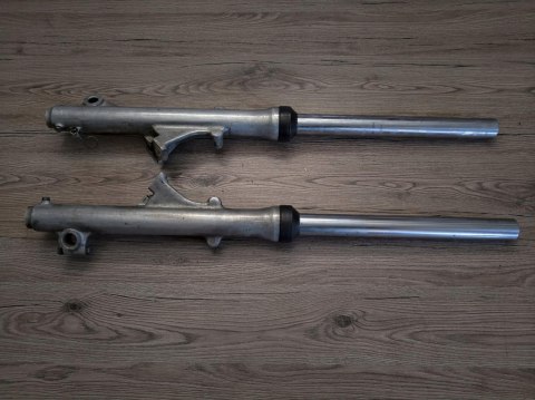 YAMAHA XS 750 SE LAGI ZAWIESZENIE PRZÓD KPL YAMAHA XS 750 SE LAGI ZAWIESZENIE PRZÓD KPL