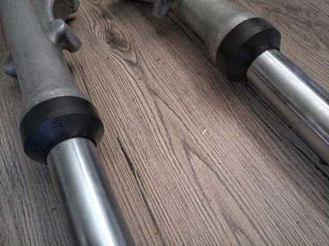 YAMAHA XS 750 SE LAGI ZAWIESZENIE PRZÓD KPL YAMAHA XS 750 SE LAGI ZAWIESZENIE PRZÓD KPL