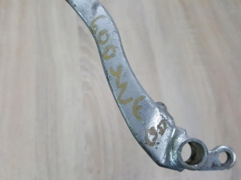 YAMAHA YZF 600 DŹWIGNIA HAMULCA TYŁ NOŻNEGO YAMAHA YZF 600 DŹWIGNIA HAMULCA TYŁ NOŻNEGO