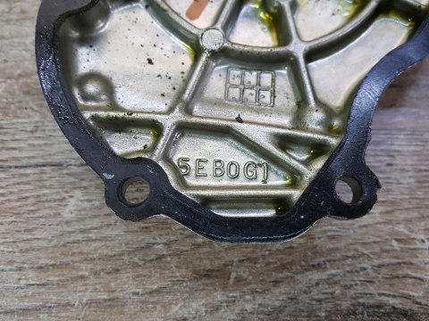 YAMAHA YZF 600 R6 RJ03 5EB DEKIEL POKRYWA OSŁONA YAMAHA YZF 600 R6 RJ03 5EB DEKIEL POKRYWA OSŁONA