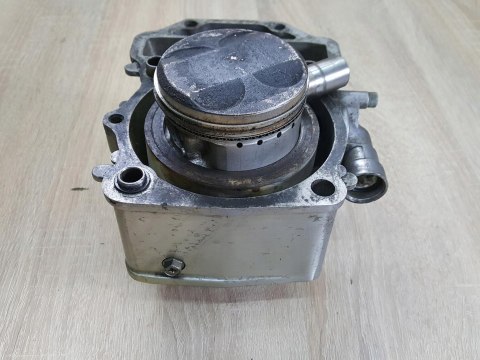 YAMAHA XZ 550 CYLINDER TŁOK KPL YAMAHA XZ 550 CYLINDER TŁOK KPL