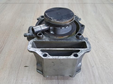 YAMAHA XZ 550 CYLINDER TŁOK KPL YAMAHA XZ 550 CYLINDER TŁOK KPL