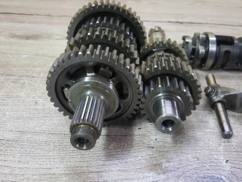 YAMAHA XZ 550 SKRZYNIA BIEGÓW WODZIKI KPL YAMAHA XZ 550 SKRZYNIA BIEGÓW WODZIKI KPL