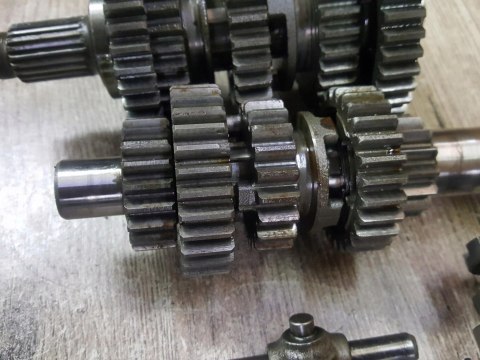 YAMAHA XZ 550 SKRZYNIA BIEGÓW WODZIKI KPL YAMAHA XZ 550 SKRZYNIA BIEGÓW WODZIKI KPL