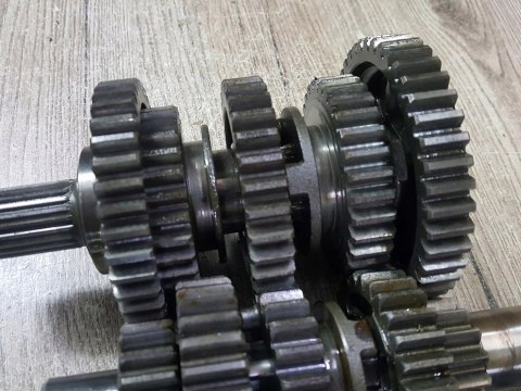YAMAHA XZ 550 SKRZYNIA BIEGÓW WODZIKI KPL YAMAHA XZ 550 SKRZYNIA BIEGÓW WODZIKI KPL
