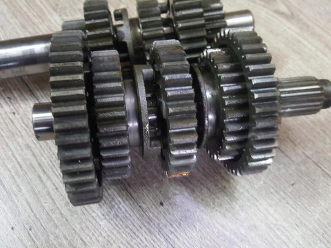 YAMAHA XZ 550 SKRZYNIA BIEGÓW WODZIKI KPL YAMAHA XZ 550 SKRZYNIA BIEGÓW WODZIKI KPL