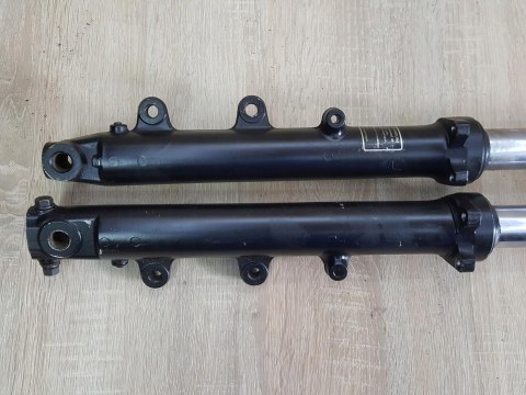 YAMAHA FZR 400 LAGI ZAWIESZENIE PRZÓD KPL YAMAHA FZR 400 LAGI ZAWIESZENIE PRZÓD KPL