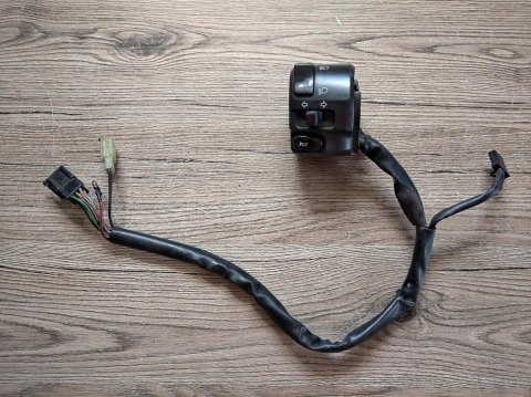 YAMAHA FZS 600 PRZEŁĄCZNIK LEWY YAMAHA FZS 600 PRZEŁĄCZNIK LEWY