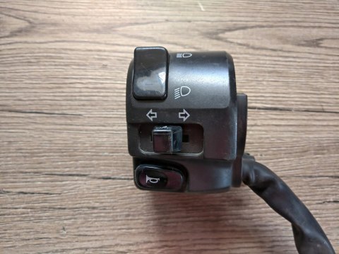 YAMAHA FZS 600 PRZEŁĄCZNIK LEWY YAMAHA FZS 600 PRZEŁĄCZNIK LEWY