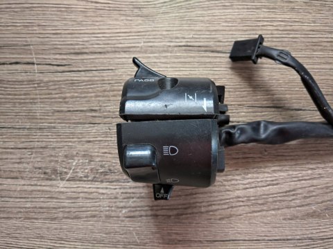 YAMAHA FZS 600 PRZEŁĄCZNIK LEWY YAMAHA FZS 600 PRZEŁĄCZNIK LEWY