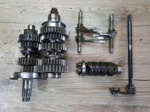 YAMAHA TDM 850 4DT SKRZYNIA BIEGÓW WODZIKI KPL YAMAHA TDM 850 4DT SKRZYNIA BIEGÓW WODZIKI KPL
