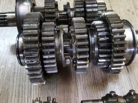 YAMAHA TDM 850 4DT SKRZYNIA BIEGÓW WODZIKI KPL YAMAHA TDM 850 4DT SKRZYNIA BIEGÓW WODZIKI KPL