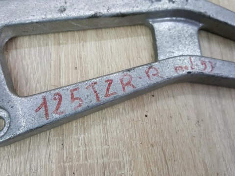 YAMAHA TZR 125 SET PODNÓŻEK PRAWY TYŁ YAMAHA TZR 125 SET PODNÓŻEK PRAWY TYŁ