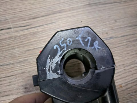 YAMAHA TZR 250 PRZEŁĄCZNIK PRAWY YAMAHA TZR 250 PRZEŁĄCZNIK PRAWY