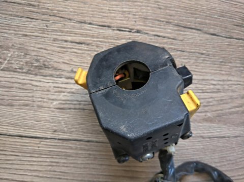 SUZUKI RG 50 80 PRZEŁĄCZNIK LEWY SUZUKI RG 50 80 PRZEŁĄCZNIK LEWY