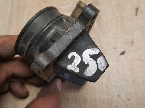 SUZUKI RGV 250 KRÓCIEC SSĄCY