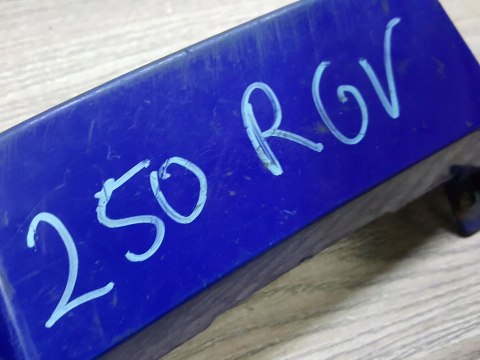 SUZUKI RGV 250 ŁĄCZNIK OWIEWKA OGONA ZADUPKA SUZUKI RGV 250 ŁĄCZNIK OWIEWKA OGONA ZADUPKA