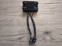 SUZUKI RGV 250 REGULATOR NAPIĘCIA