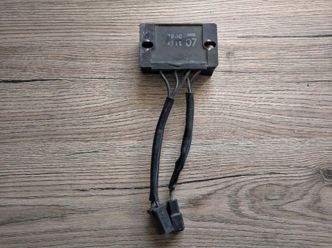 SUZUKI RGV 250 REGULATOR NAPIĘCIA