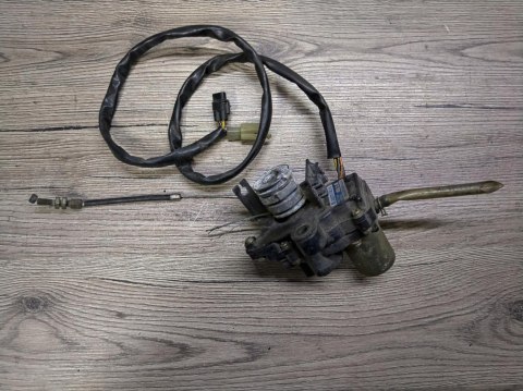 SUZUKI RGV 250 SILNICZEK ZAWORU POWER VALVE SERVO SUZUKI RGV 250 SILNICZEK ZAWORU POWER VALVE SERVO