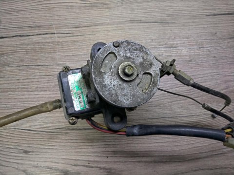 SUZUKI RGV 250 SILNICZEK ZAWORU POWER VALVE SERVO SUZUKI RGV 250 SILNICZEK ZAWORU POWER VALVE SERVO