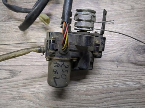 SUZUKI RGV 250 SILNICZEK ZAWORU POWER VALVE SERVO SUZUKI RGV 250 SILNICZEK ZAWORU POWER VALVE SERVO