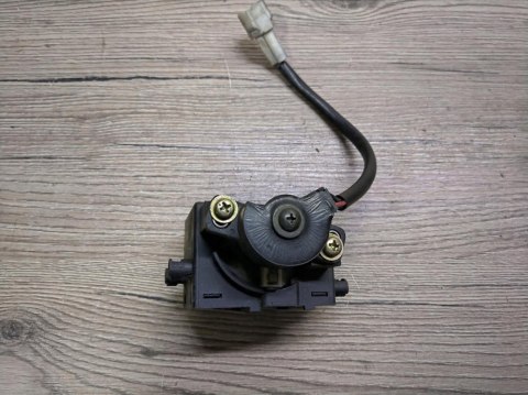 SUZUKI RGV 250 SILNICZEK ZAWORU POWER VALVE SERVO SUZUKI RGV 250 SILNICZEK ZAWORU POWER VALVE SERVO