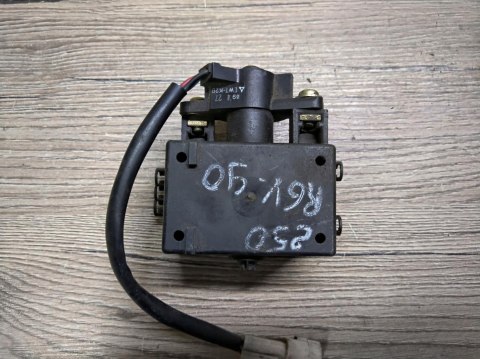 SUZUKI RGV 250 SILNICZEK ZAWORU POWER VALVE SERVO SUZUKI RGV 250 SILNICZEK ZAWORU POWER VALVE SERVO