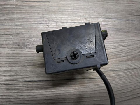 SUZUKI RGV 250 SILNICZEK ZAWORU POWER VALVE SERVO SUZUKI RGV 250 SILNICZEK ZAWORU POWER VALVE SERVO