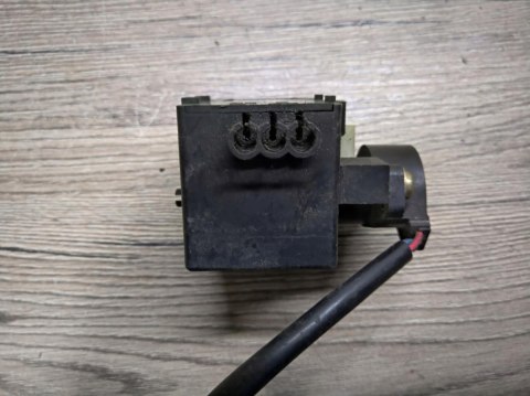 SUZUKI RGV 250 SILNICZEK ZAWORU POWER VALVE SERVO SUZUKI RGV 250 SILNICZEK ZAWORU POWER VALVE SERVO