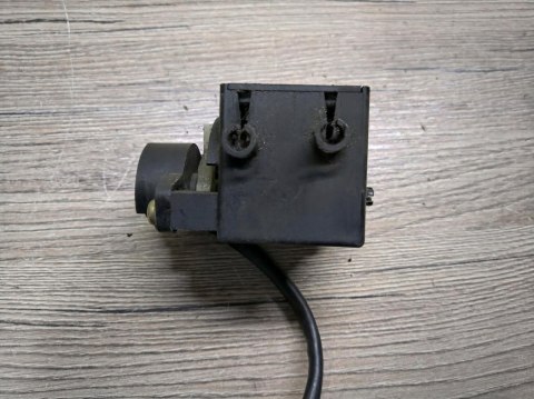 SUZUKI RGV 250 SILNICZEK ZAWORU POWER VALVE SERVO SUZUKI RGV 250 SILNICZEK ZAWORU POWER VALVE SERVO