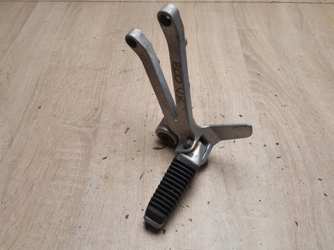 SUZUKI VX 800 SET PODNÓŻEK MOCOWANIE LEWY SUZUKI VX 800 SET PODNÓŻEK MOCOWANIE LEWY