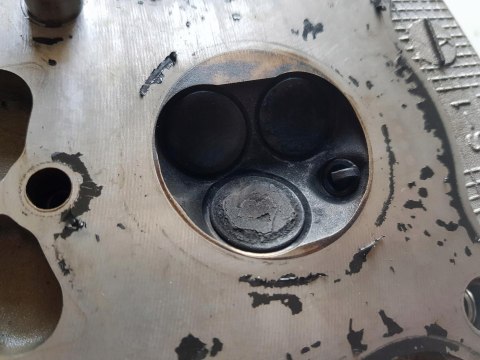 SUZUKI VL 125 INTRUDER GŁOWICA PRZÓD KOMPLETNA SUZUKI VL 125 INTRUDER GŁOWICA PRZÓD KOMPLETNA