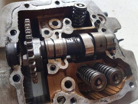 SUZUKI VL 125 INTRUDER GŁOWICA PRZÓD KOMPLETNA SUZUKI VL 125 INTRUDER GŁOWICA PRZÓD KOMPLETNA