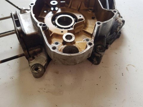 SUZUKI VL 125 INTRUDER KARTER BLOK SILNIKA LEWY SUZUKI VL 125 INTRUDER KARTER BLOK SILNIKA LEWY