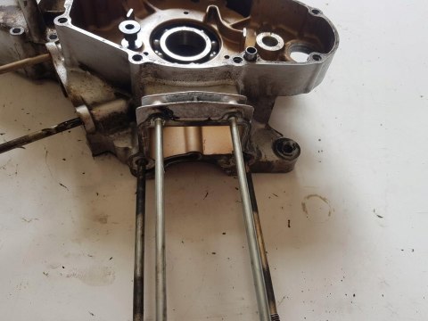 SUZUKI VL 125 INTRUDER KARTER BLOK SILNIKA LEWY SUZUKI VL 125 INTRUDER KARTER BLOK SILNIKA LEWY