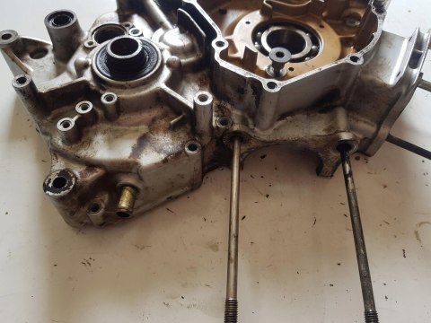 SUZUKI VL 125 INTRUDER KARTER BLOK SILNIKA LEWY SUZUKI VL 125 INTRUDER KARTER BLOK SILNIKA LEWY