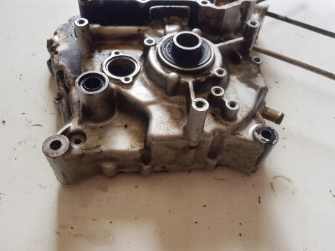 SUZUKI VL 125 INTRUDER KARTER BLOK SILNIKA LEWY SUZUKI VL 125 INTRUDER KARTER BLOK SILNIKA LEWY