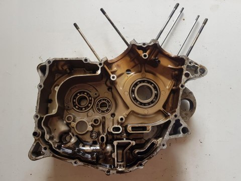 SUZUKI VL 125 INTRUDER KARTER BLOK SILNIKA LEWY SUZUKI VL 125 INTRUDER KARTER BLOK SILNIKA LEWY