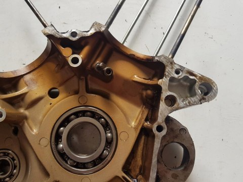 SUZUKI VL 125 INTRUDER KARTER BLOK SILNIKA LEWY SUZUKI VL 125 INTRUDER KARTER BLOK SILNIKA LEWY