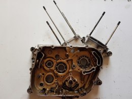 SUZUKI VL 125 INTRUDER KARTER BLOK SILNIKA PRAWY