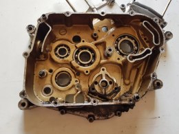 SUZUKI VL 125 INTRUDER KARTER BLOK SILNIKA PRAWY