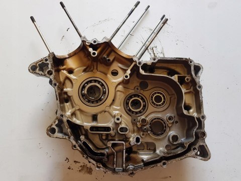SUZUKI VL 125 INTRUDER KARTER BLOK SILNIKA PRAWY SUZUKI VL 125 INTRUDER KARTER BLOK SILNIKA PRAWY