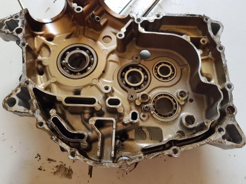 SUZUKI VL 125 INTRUDER KARTER BLOK SILNIKA PRAWY SUZUKI VL 125 INTRUDER KARTER BLOK SILNIKA PRAWY