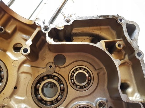 SUZUKI VL 125 INTRUDER KARTER BLOK SILNIKA PRAWY SUZUKI VL 125 INTRUDER KARTER BLOK SILNIKA PRAWY
