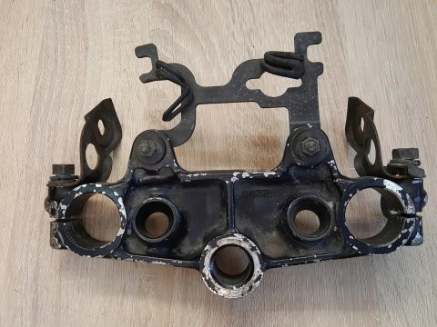 SUZUKI DR 125 PÓŁKA GÓRNA ZAWIESZENIA SUZUKI DR 125 PÓŁKA GÓRNA ZAWIESZENIA