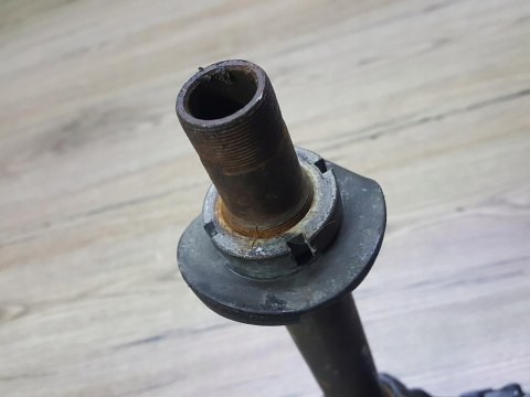 SUZUKI DR 650 PÓŁKA DOLNA SZTYCA