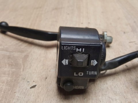 SUZUKI GN 125 PRZEŁĄCZNIK LEWY SUZUKI GN 125 PRZEŁĄCZNIK LEWY