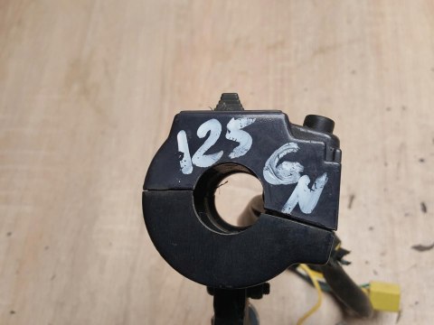 SUZUKI GN 125 PRZEŁĄCZNIK LEWY SUZUKI GN 125 PRZEŁĄCZNIK LEWY